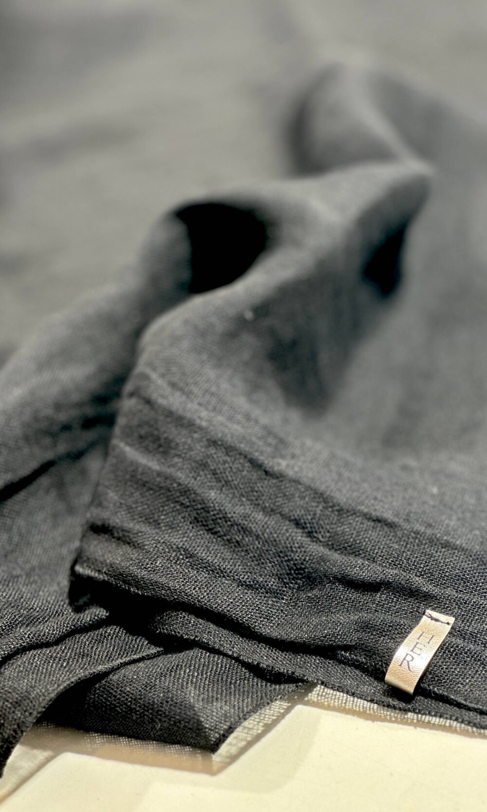 Schwarzer Leinenschal