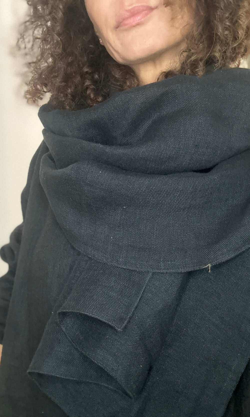 Schwarzer Leinenschal