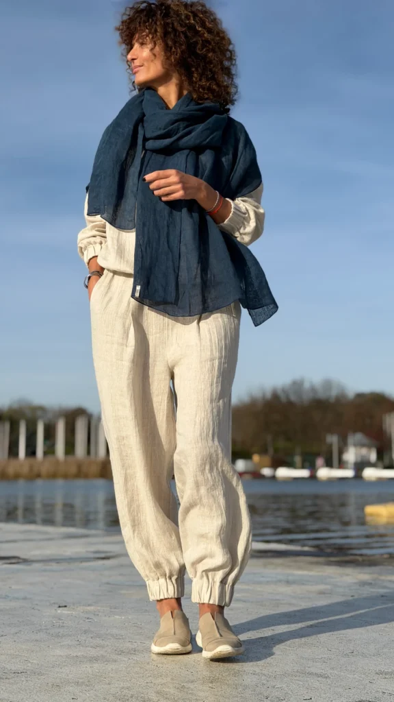 Leinen-Trainingsanzug mit Ausschnitt