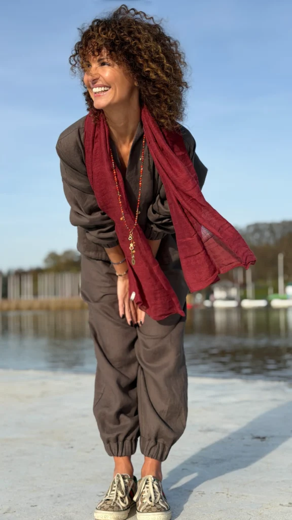 Leinen-Trainingsanzug mit Ausschnitt