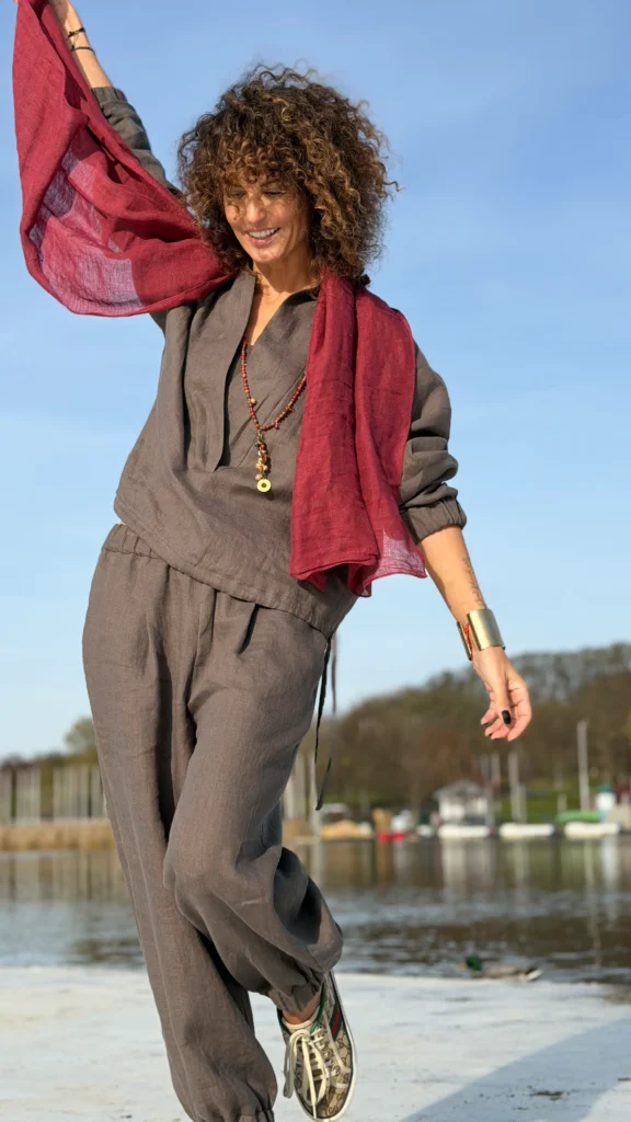 Leinen-Trainingsanzug mit Ausschnitt